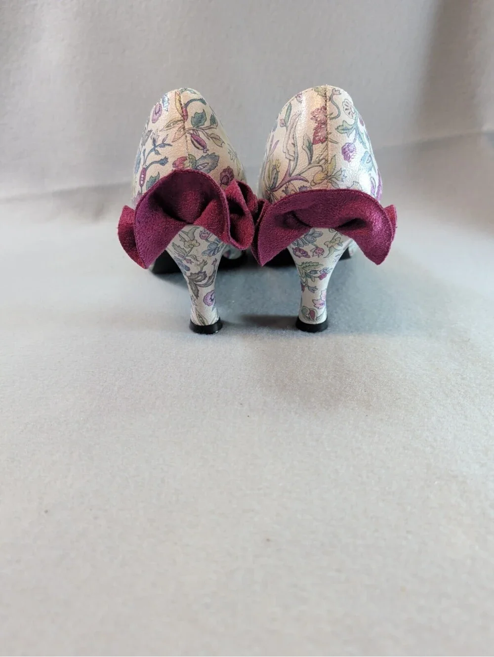 Bellini Clarise Ruffled Floral Pump Women's Size 7W New in Box